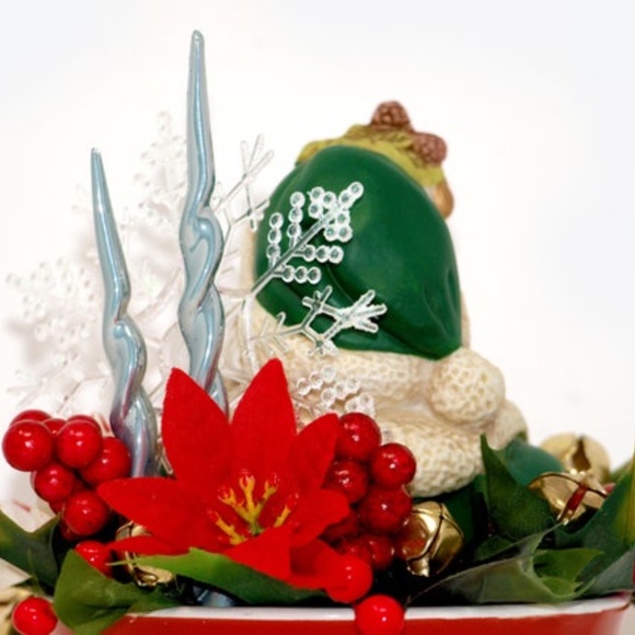 Holiday Floral Arrangement In Vintage Red Mug, vintage Santa Claus figurine - Picture 10 of 10